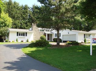 54 Creek Meadow Ln, Rochester, NY 14626