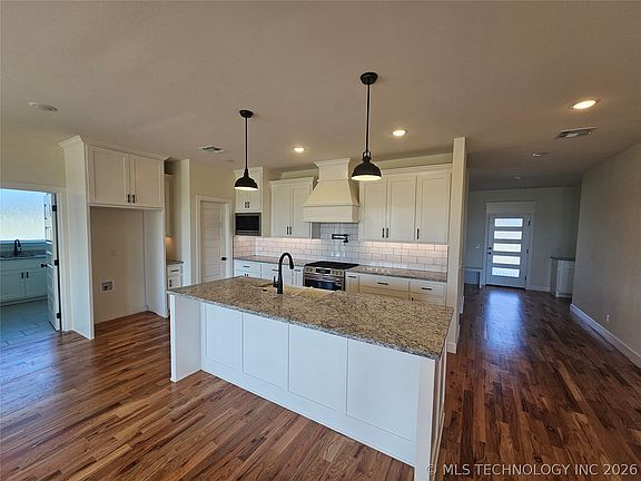 3rd image of 21481 S 4190th Rd