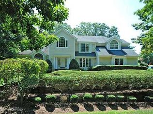 6 The Overlook, Setauket, NY 11733
