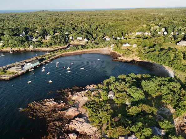 4 Ciaramitaro Ct, Gloucester, MA 01930