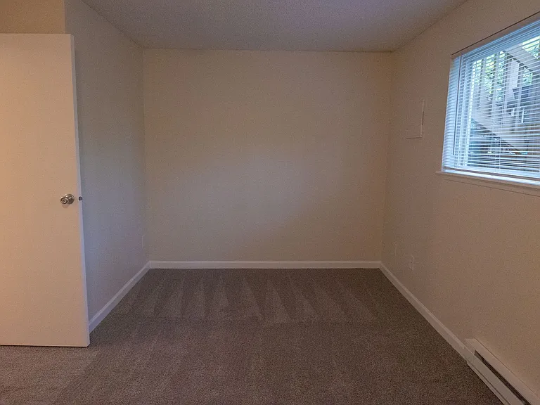 Willow Creek Apartments — Photo 28