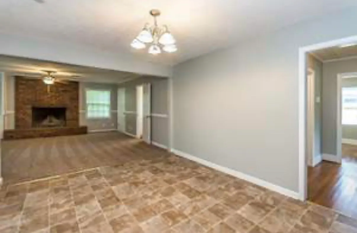 3 bed, 1827 sqft, $1,101 — Photo 3