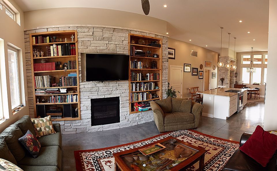 2nd image of 1055 SE Fairway Dr