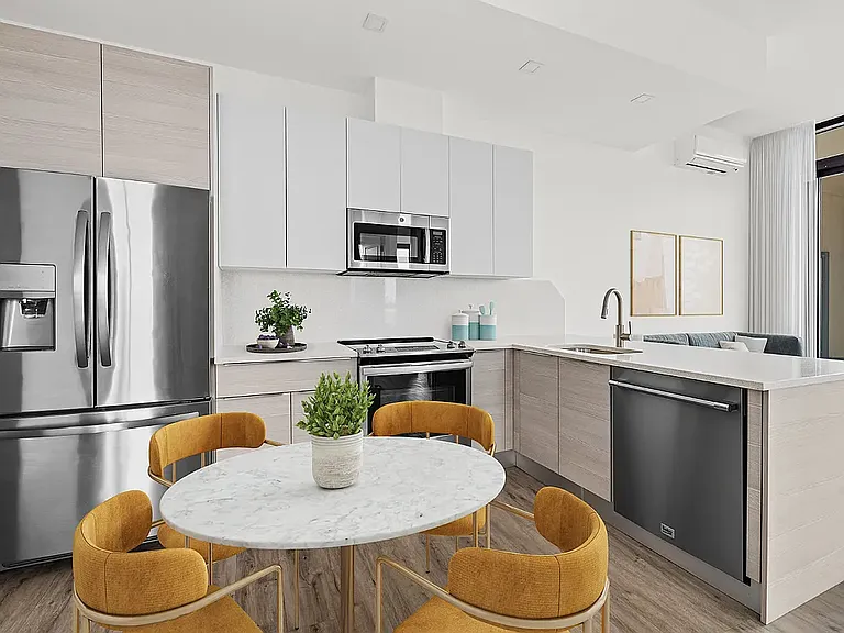 221 Sea Breeze Ave #3E — Photo 2