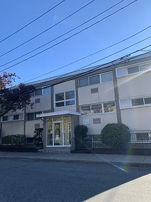 Building Photo - 7 Spruce St #1