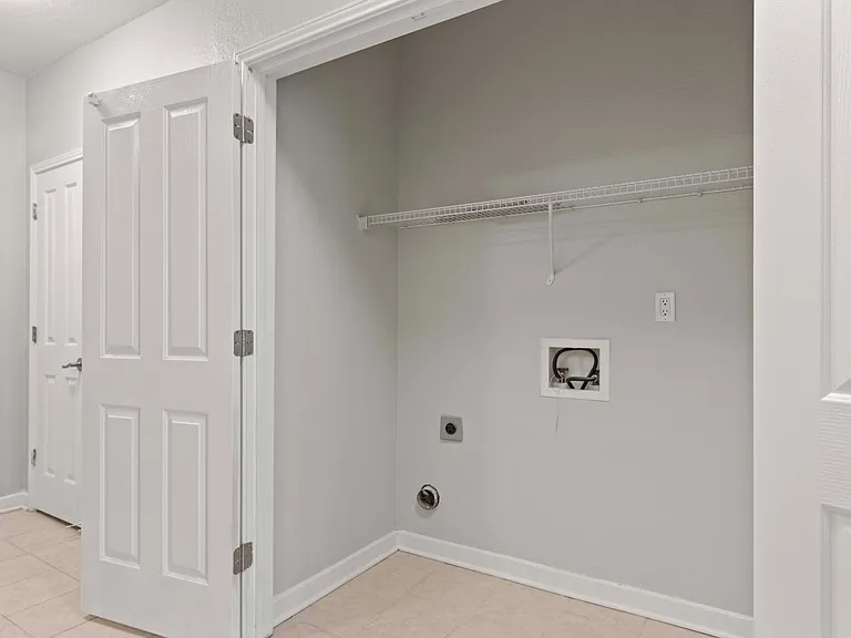 Elan Apartments — Photo 12