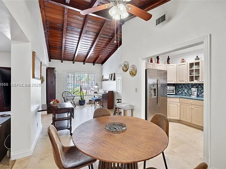 2834 SW 33rd Ave — Photo 4