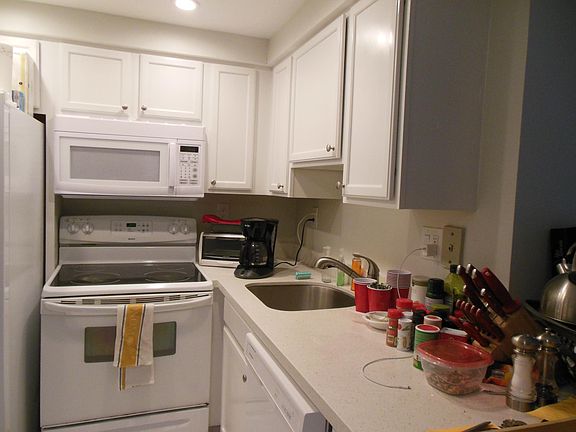 3rd image of 760 Executive Center Dr APT 11