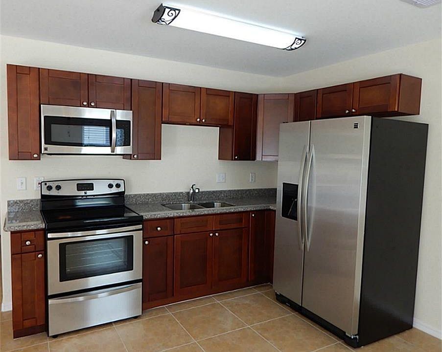 1st image of 3731A Putnam Dr