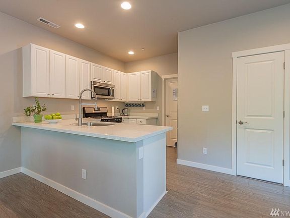 5th image of 741 Freedom Ct SE