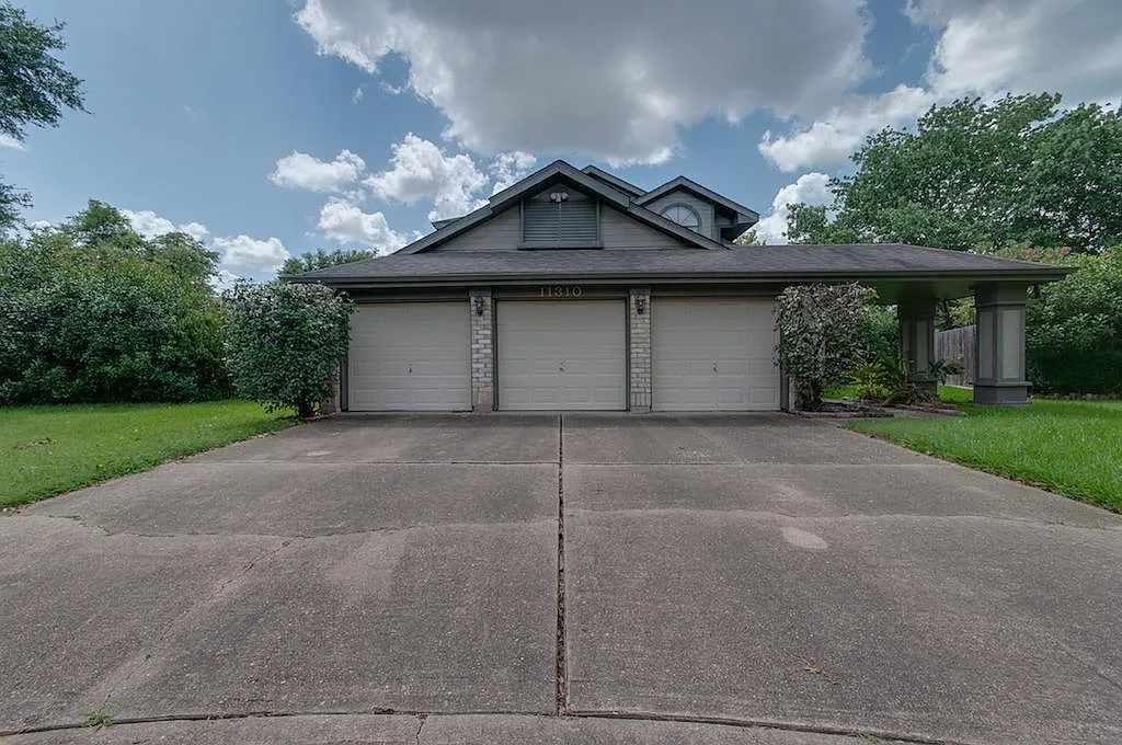 4 bed, 2.5 bath, 3036 sqft, $2,500 — Photo 4