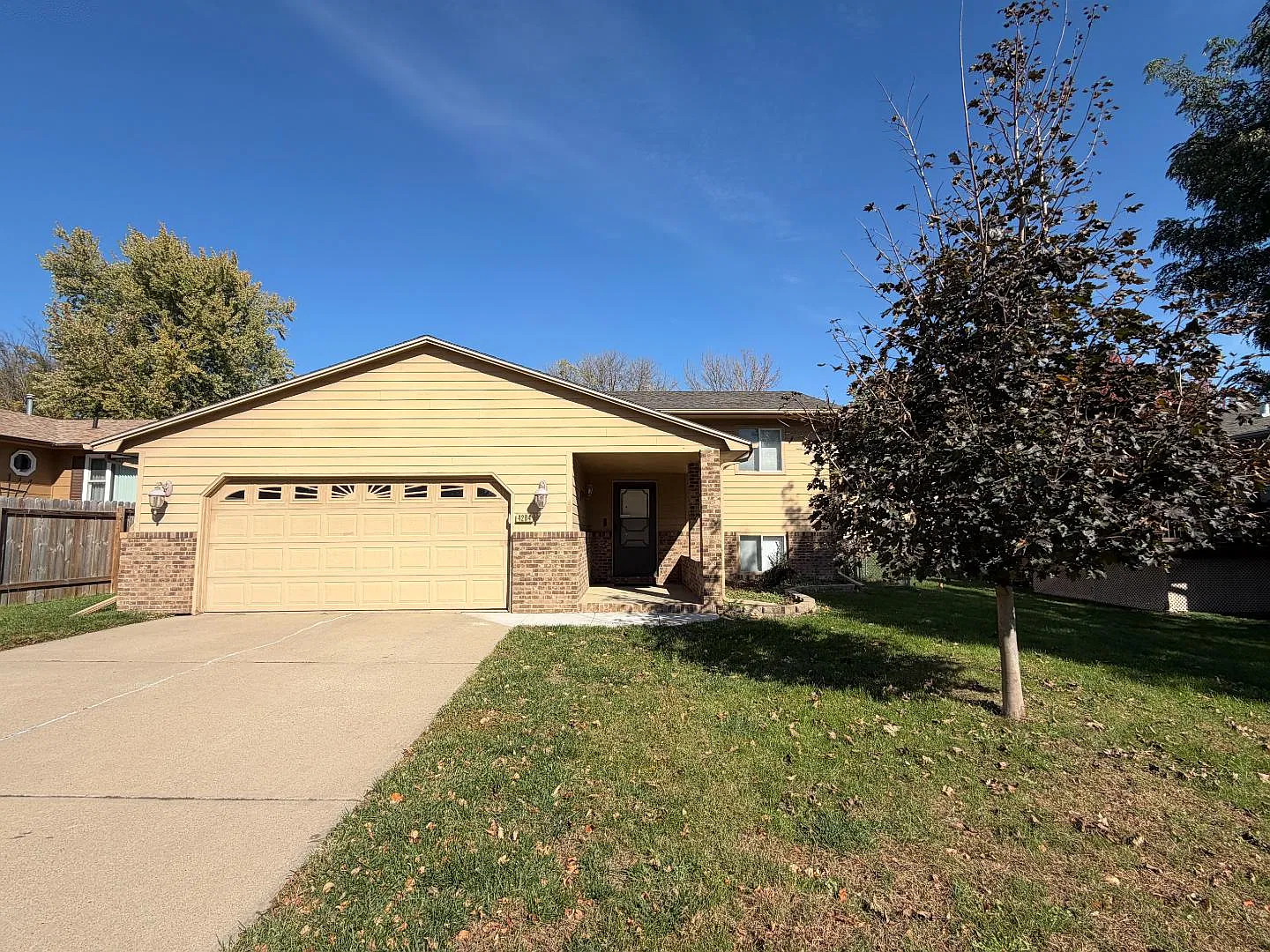 4204 E Oak St — Photo 2
