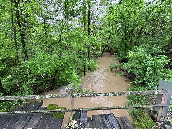 3rd image of 1 Buttonwood Rd