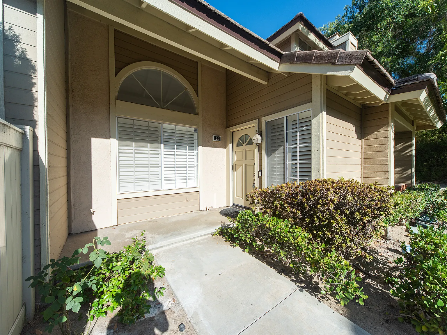 2 bed, 1000 sqft, $3,100 — Photo 3