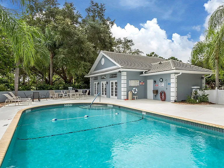 540 Clubside Cir — Photo 2