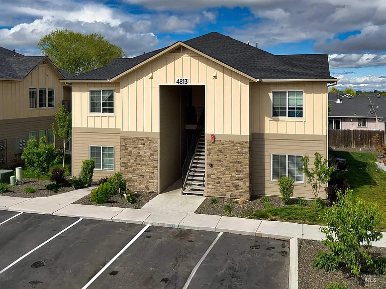 4813 Continental Ln #201 — Photo 2