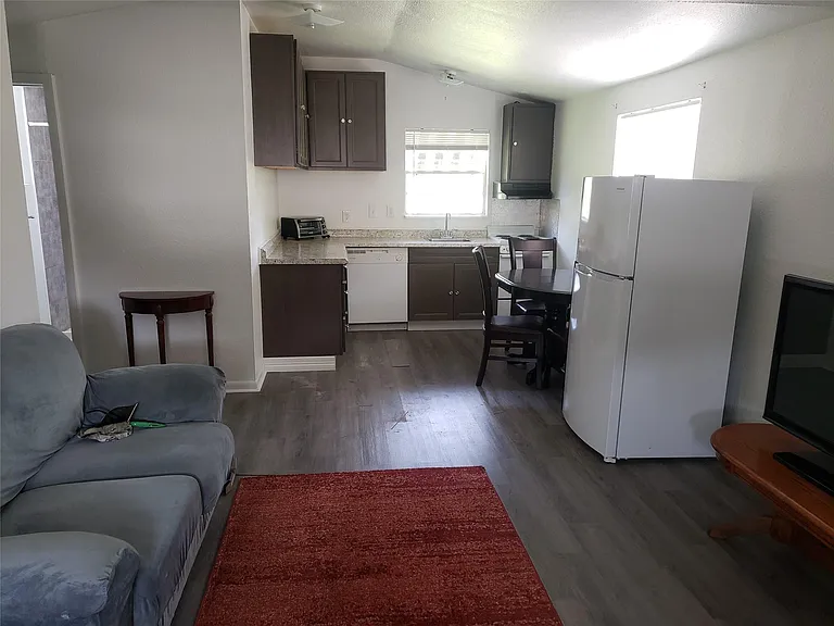 3818 Hamid Blvd — Photo 6