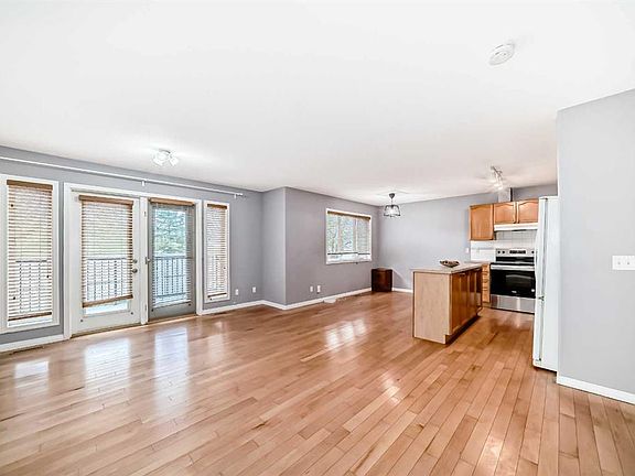 5th image of 156 E Simcoe Pl SW