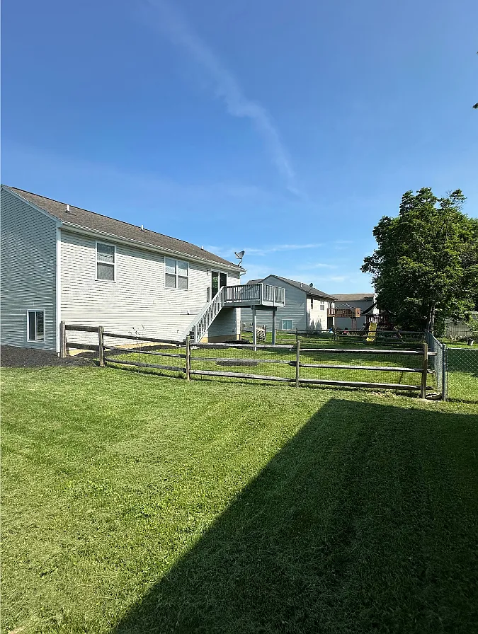 5 bed, 1095 sqft, $2,090 — Photo 4