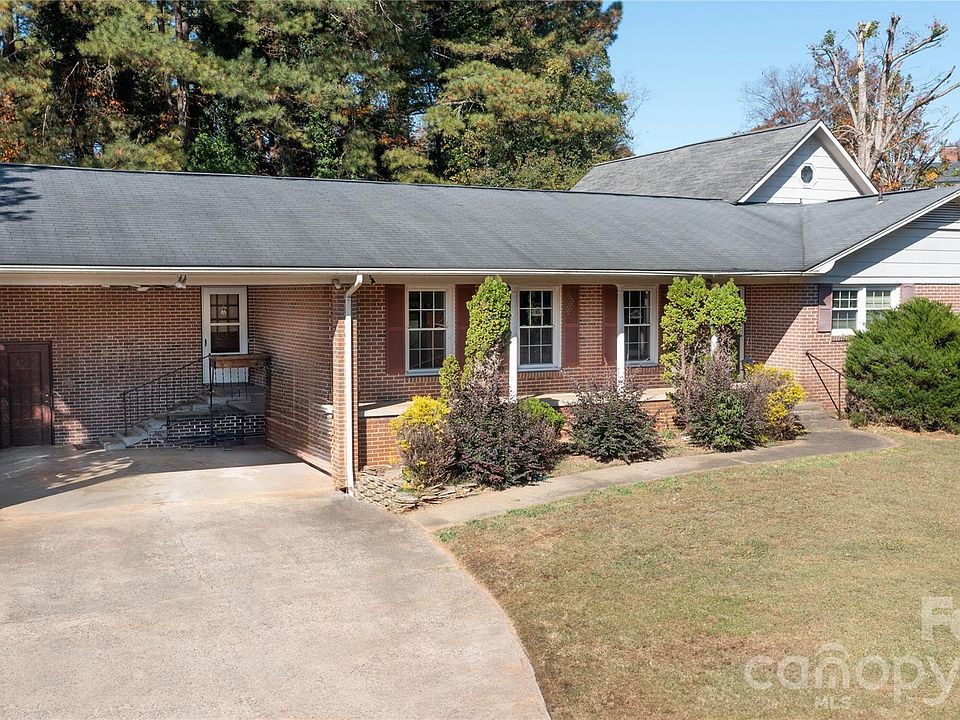 1st image of 324 Golf Course Rd