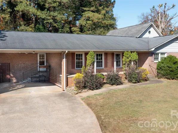 324 Golf Course Rd, Morganton, NC 28655