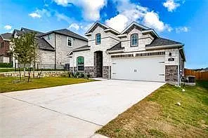 4 bed, 3.0 bath, 2347 sqft, $2,395 — Photo 2