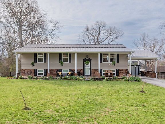 2nd image of 975 Mountain View Dr