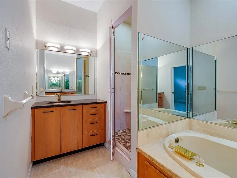 300 Brightwaters Blvd NE — Photo 27