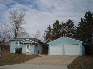 1515-1517 Hillside Ln, Watertown, WI 53098