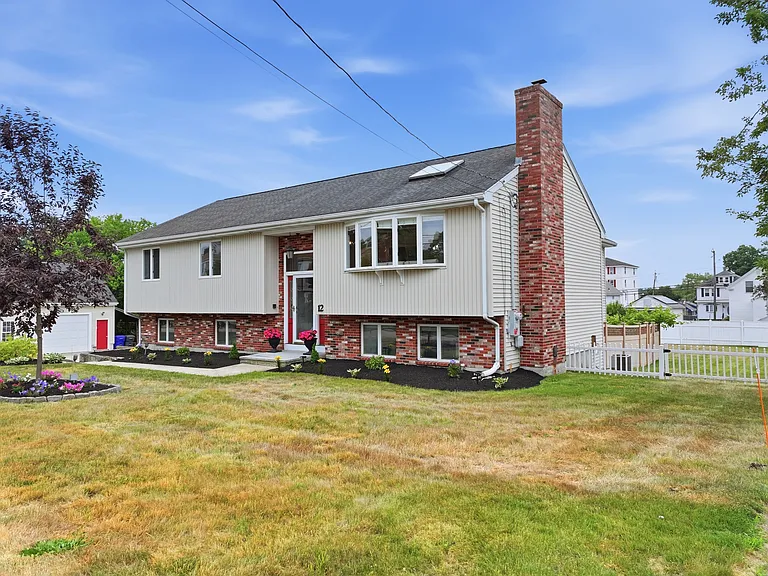 12 Lawrence St — Photo 35