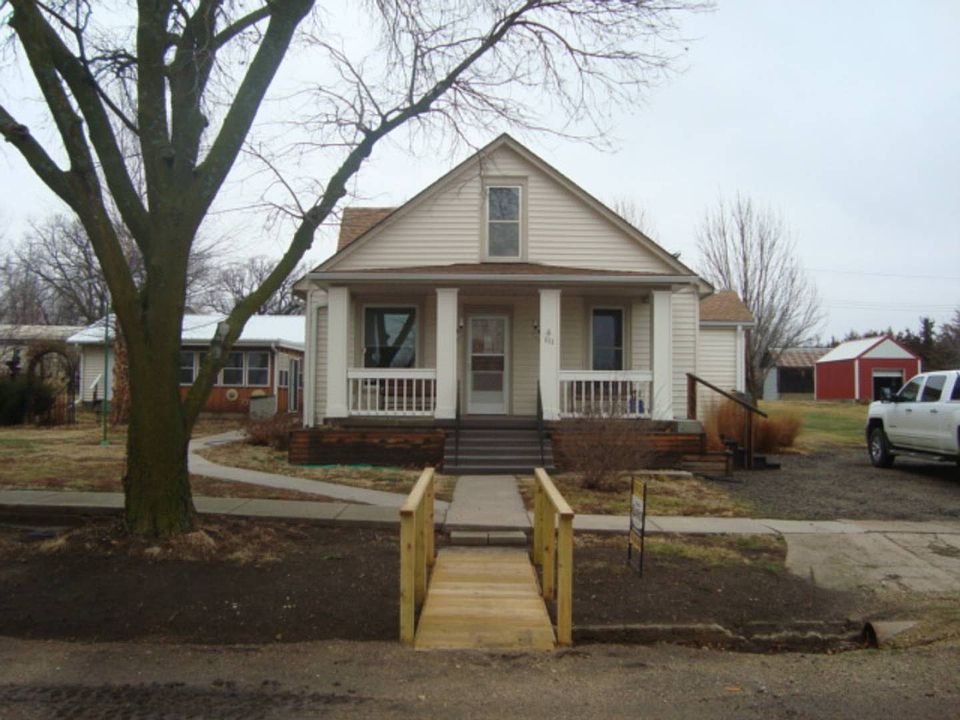 1st image of 111 N East St