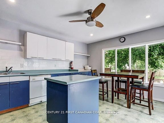 5th image of 776 Quebec St