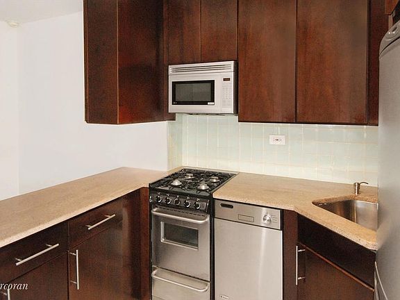 3rd image of 153 E 57th St APT 9E