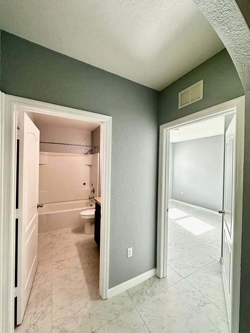 Modern 3-Bedroom, 2-Bathroom Home with Spacious Backyard in Winter Haven! — Photo 4