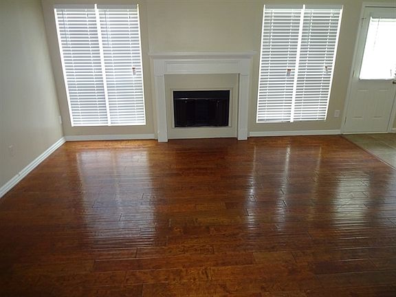 2nd image of 605 Heritage Woods Dr