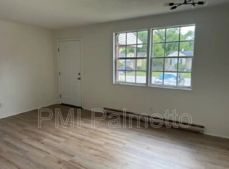 1 bed, 1.0 bath, 700 sqft, $950 — Photo 2