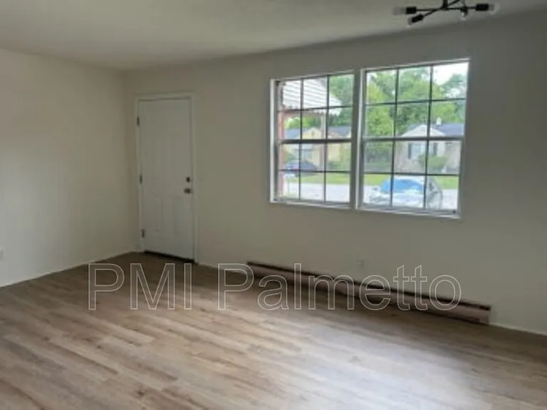 1216 Chevis St #B — Photo 2