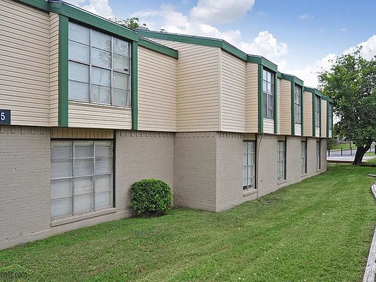 Mountain Creek Apartments — Photo 13