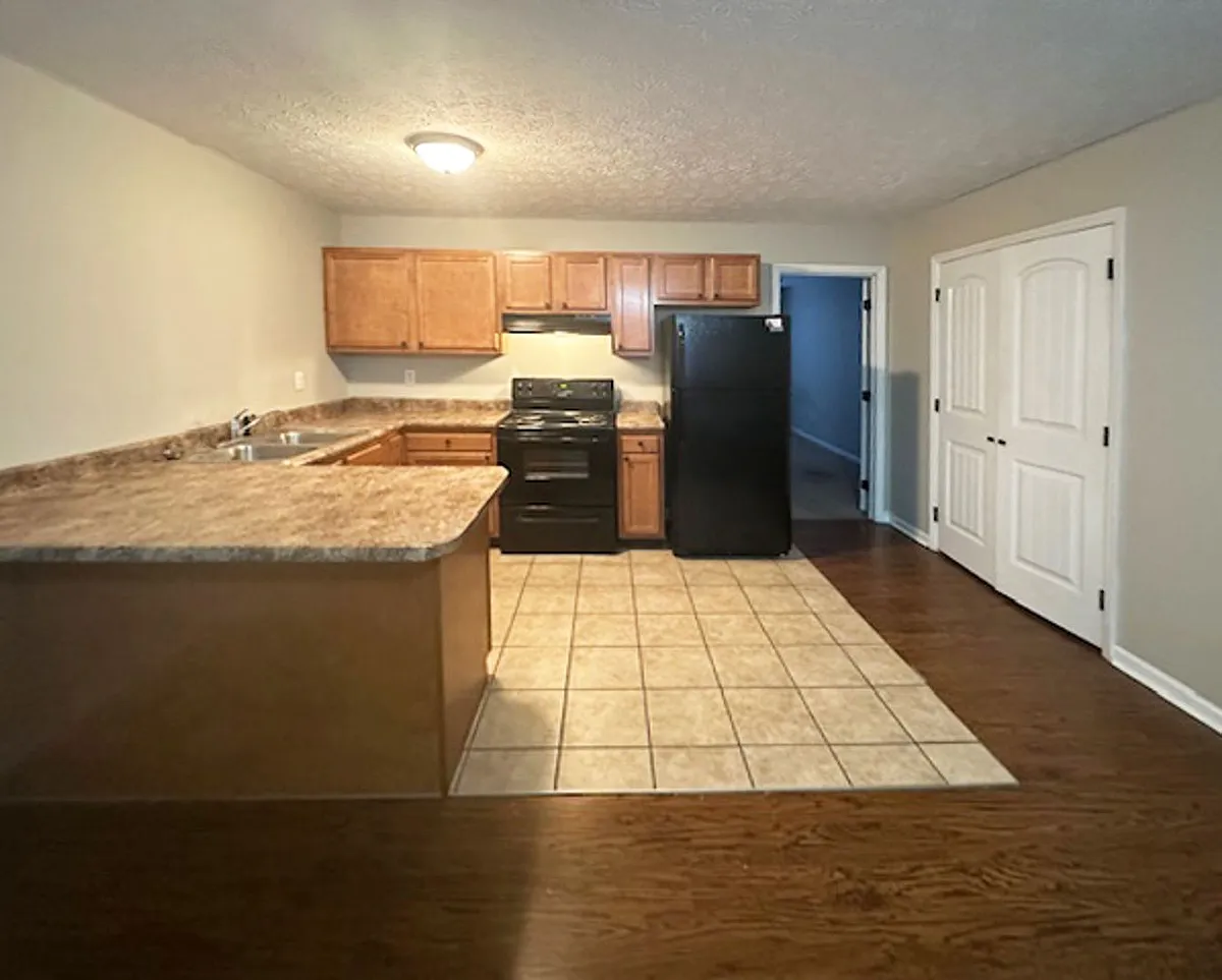 Building Photo - HAD328