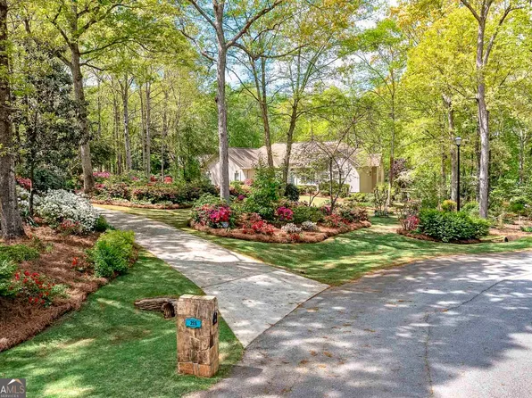 215 Oakwood Lakes Dr, Hampton, GA 30228
