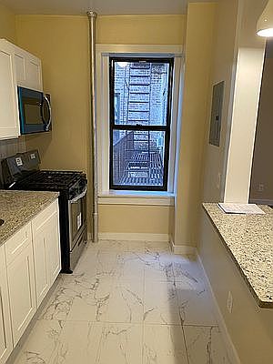 3rd image of 19 Cumming St APT 3C