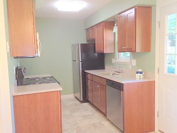 3rd image of 1725 Maisonette Dr