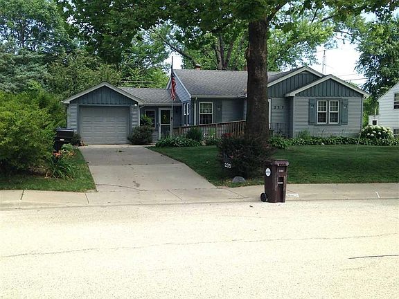 2nd image of 235 E Delwood St