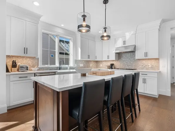 4 Pioneer Rd #4, Framingham, MA 01701