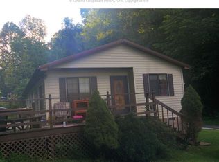 817 Ring Hollow Rd, Hernshaw, WV 25107