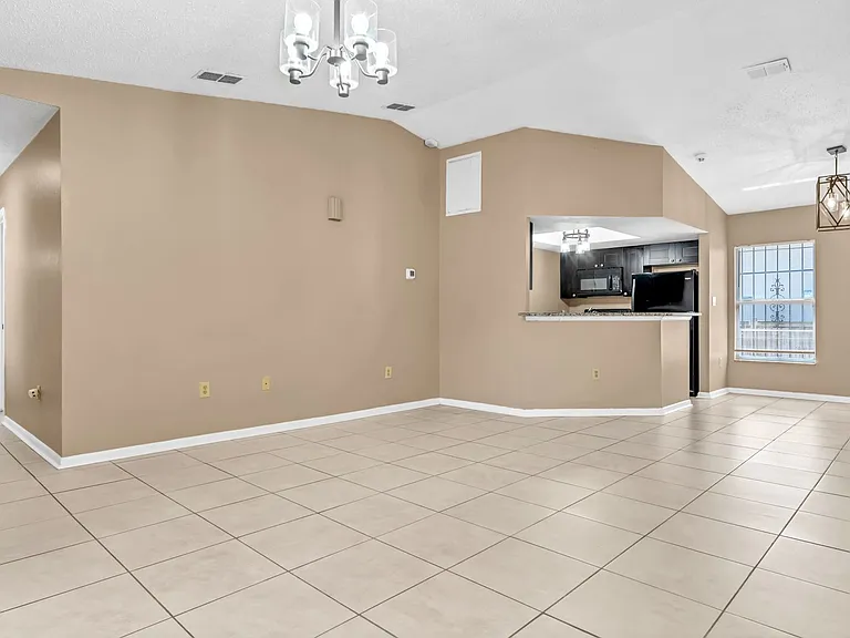 2610 E Lake Ave — Photo 8