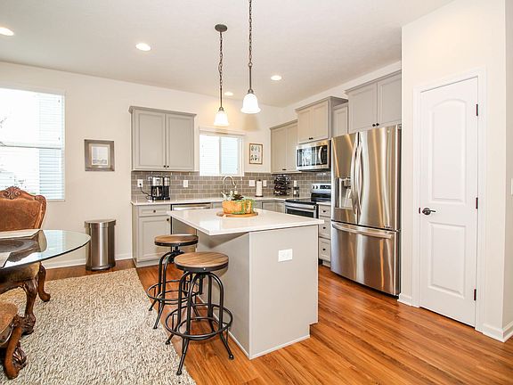4th image of 876 Corylus Dr SW