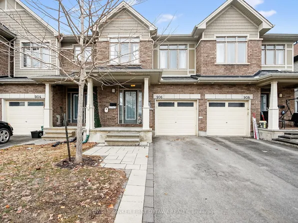906 Littlerock St, Ottawa, ON K1T 0N2