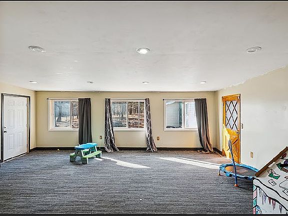 2nd image of 1020 Rhoades Rd
