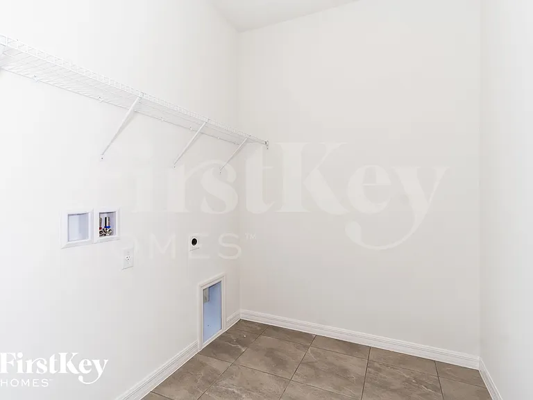 340 Corbel Ln — Photo 14